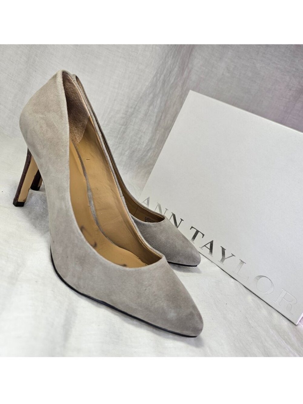 Ann Taylor Kenzie 3.5” Stiletto Heel Pointy Toe Scarpin Suede Pump US8 Driftwood